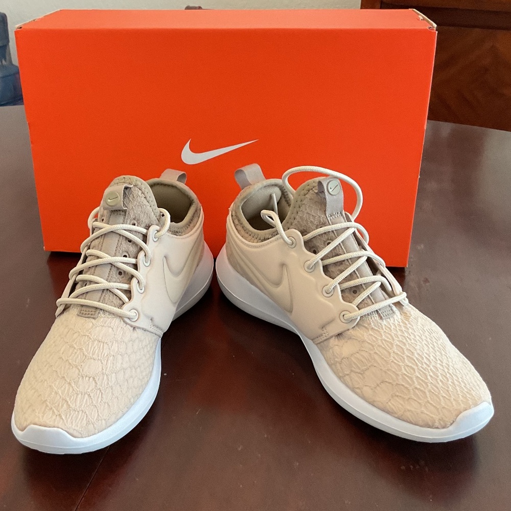Nike Women’s Beige/Tan Knit Sneakers